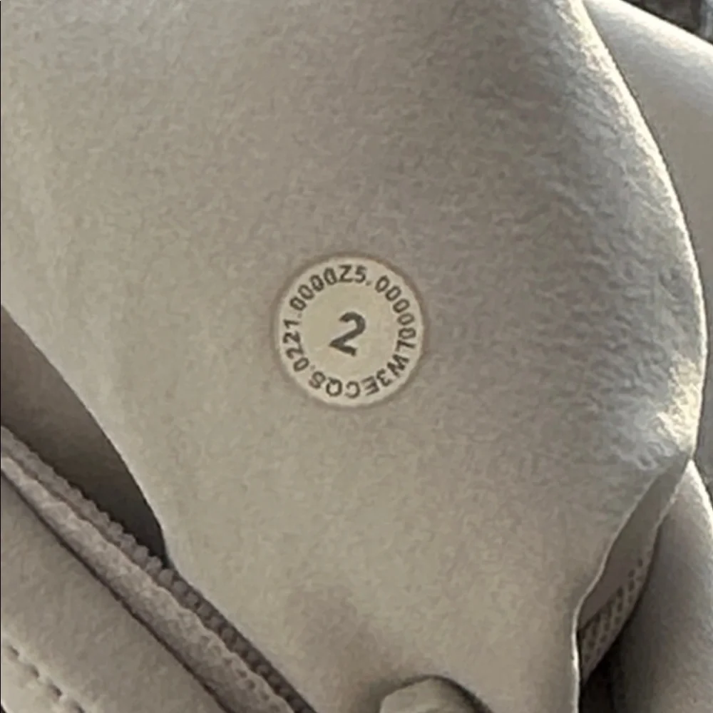 Lululemon Athletica AirWrap Pullover Hoodie in Alpine White Size 2
